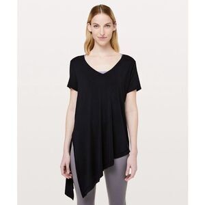 Lululemon To the Point Tee Asymmetric size  8 Black  Athleisure V neck